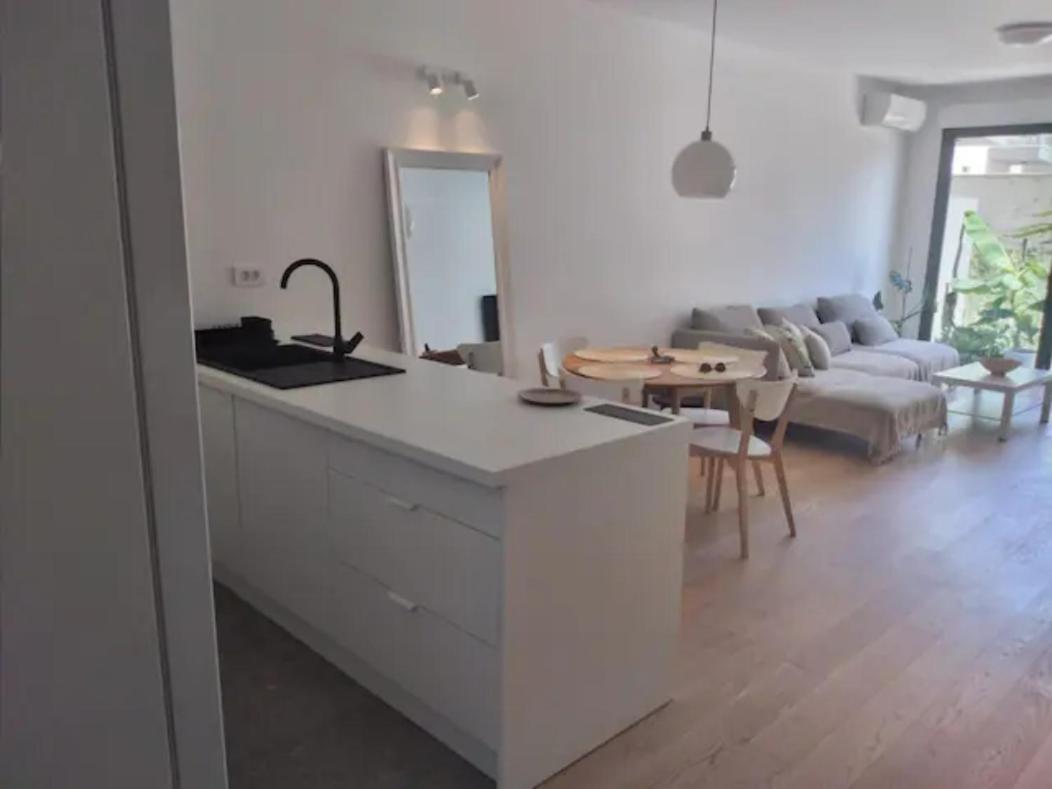 Apartment With Private Pool Split Eksteriør billede