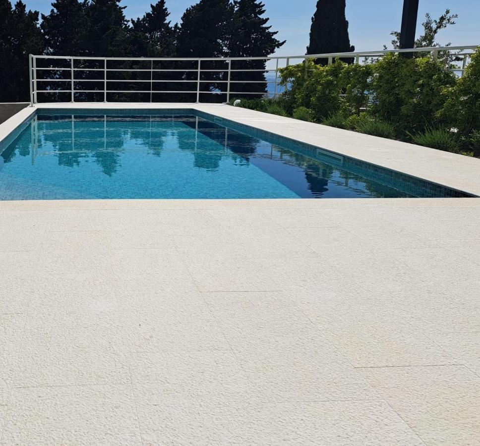 Apartment With Private Pool Split Eksteriør billede