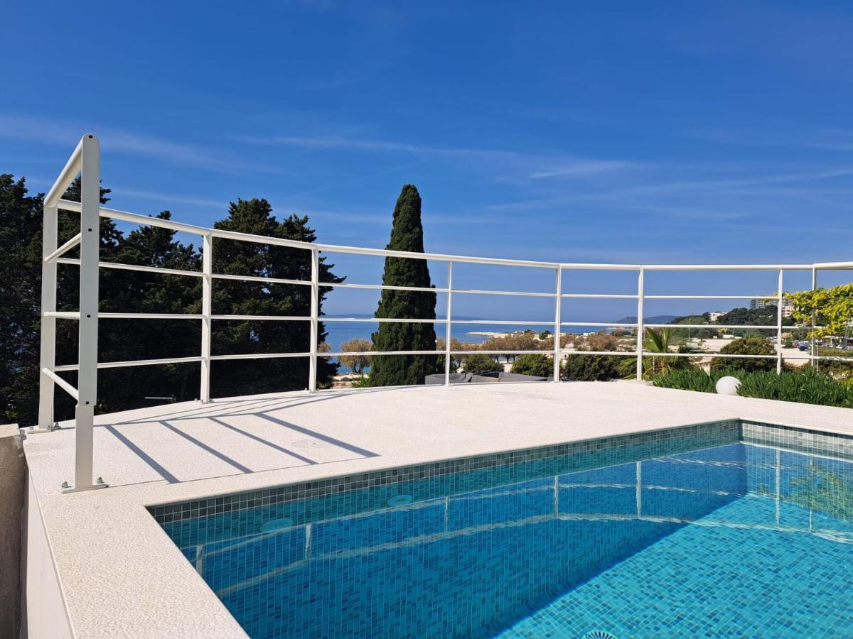 Apartment With Private Pool Split Eksteriør billede