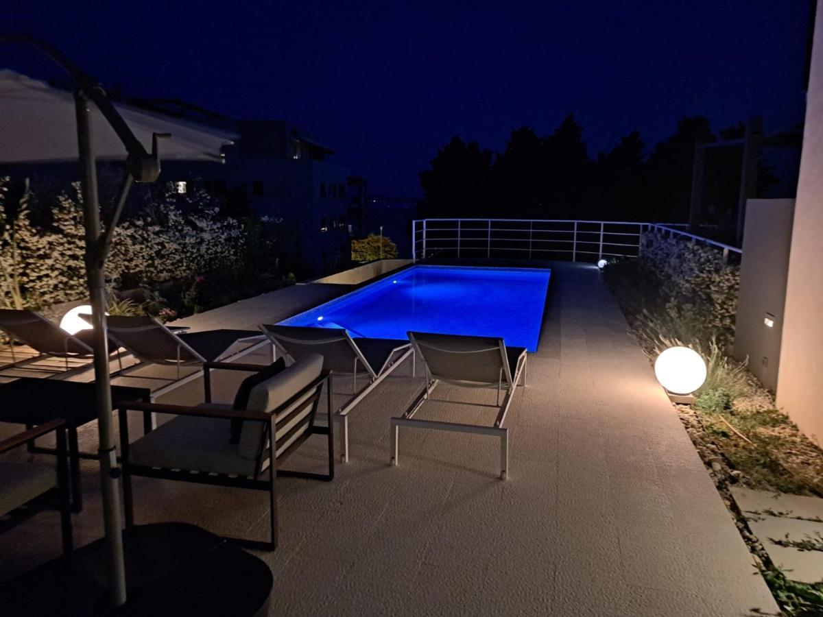 Apartment With Private Pool Split Eksteriør billede