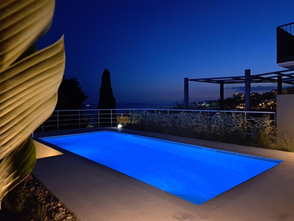 Apartment With Private Pool Split Eksteriør billede