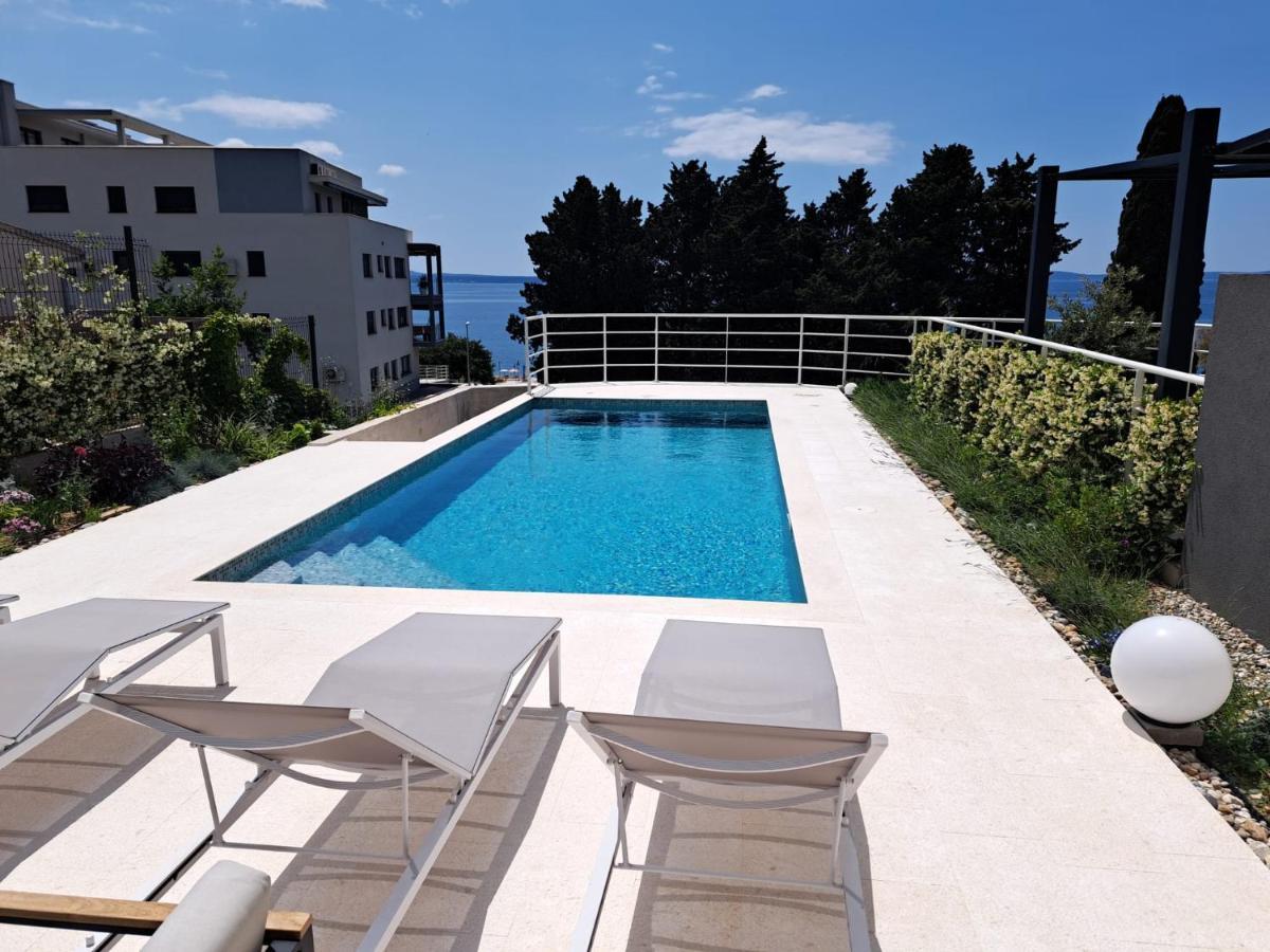Apartment With Private Pool Split Eksteriør billede